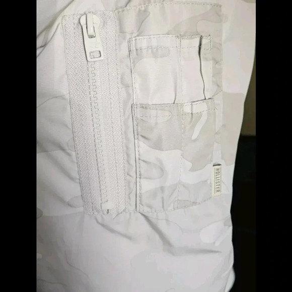 Hollister Unisex Ivory Camo Bomber Jacket Coat Wmn's S/Men's M Great Condition - Picture 6 of 7